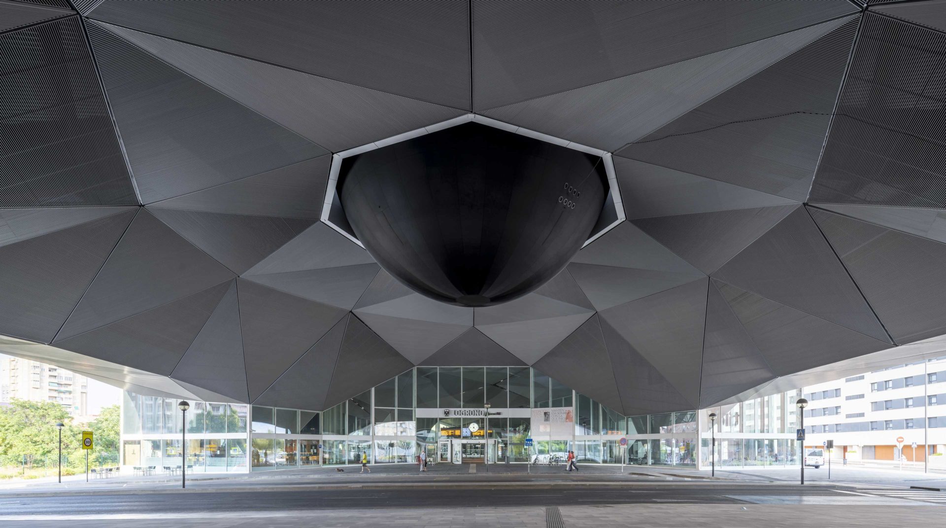 BLACKOUT Logroño - Spain 2021 Concéntrico 07 Festival Intermodal Station Dome. With the collaboration of Logroño Integración del Ferrocarril Black sphere of 15m of diameter installed in the oculus of a main train station.